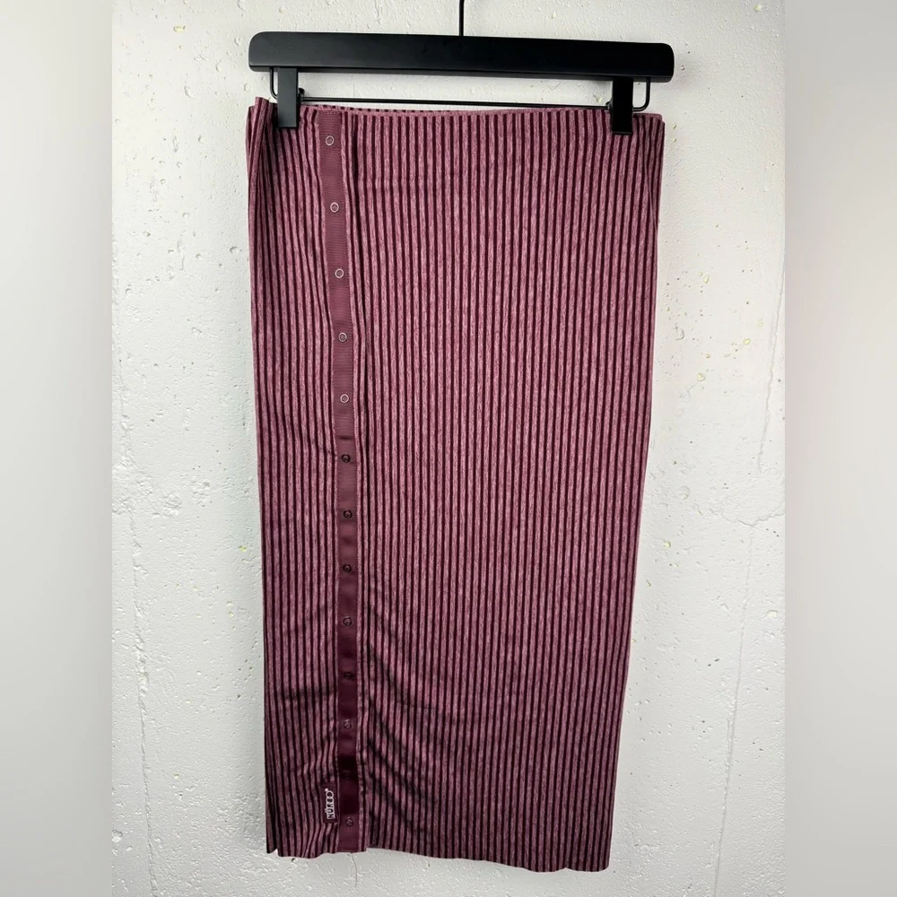 NuRoo Nursing Infinity Scarf Purple Stripe One‎ size Multi-way Snap closure